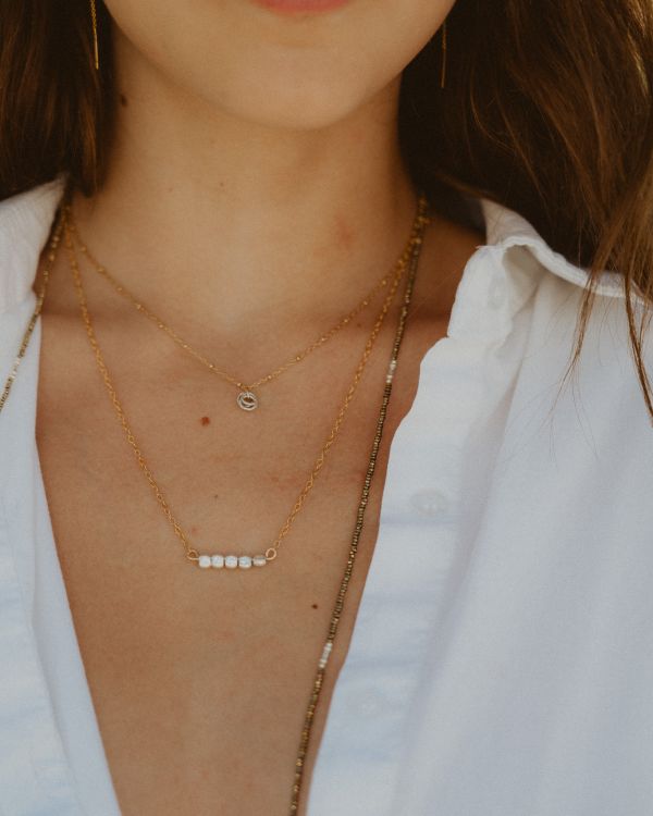 Loumaé Bijoux 11 Collier fin plaqué or 3 microns 18 carats avec un pendentif en pierres semi précieuses