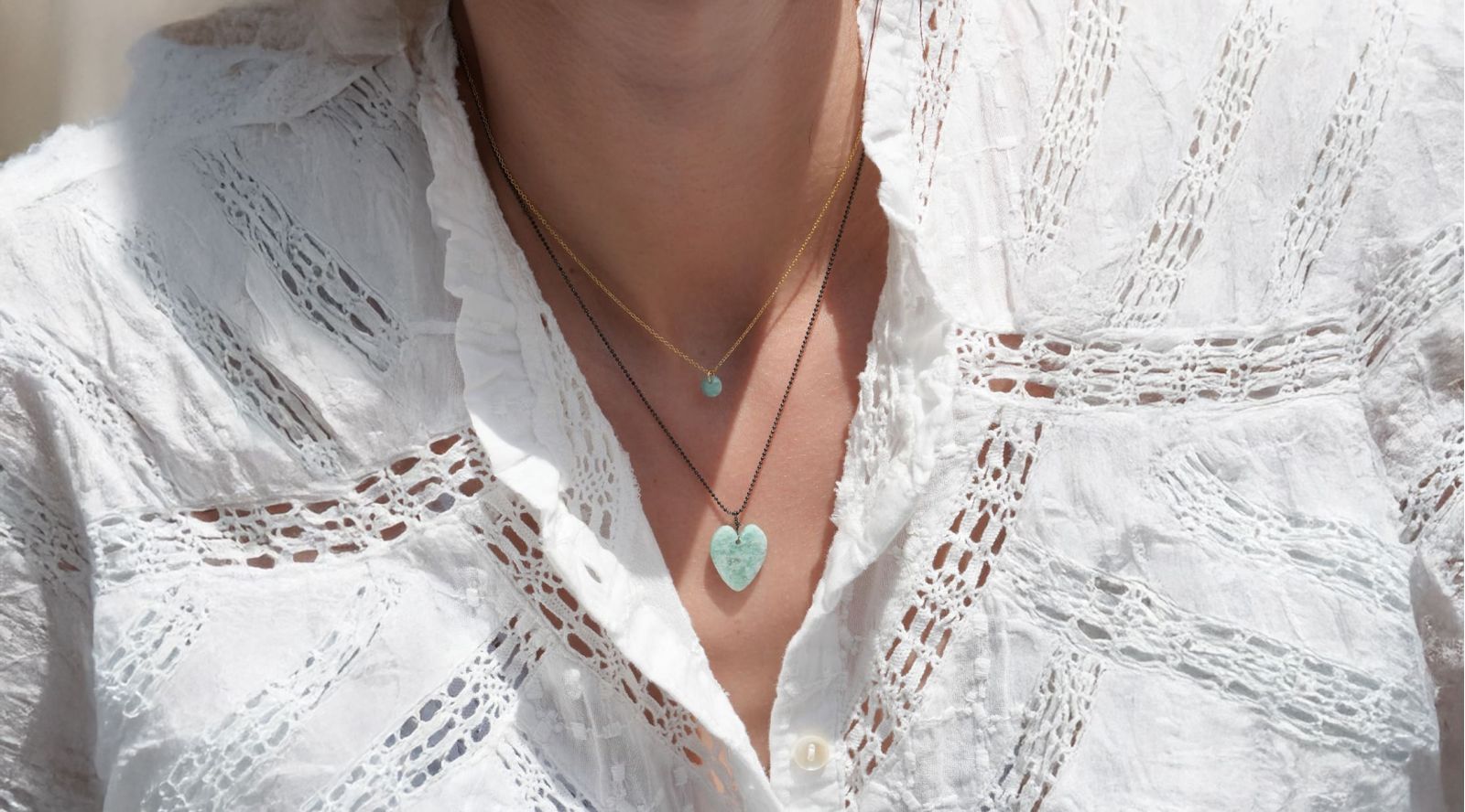 Loumaé Bijoux est une marque française spécialisée dans les bijoux fantaisie faits main.